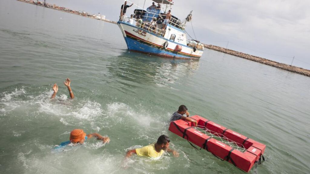 A practical demonstration shows fishermen how to use rescue material. Photograph: Médecins Sans Frontières