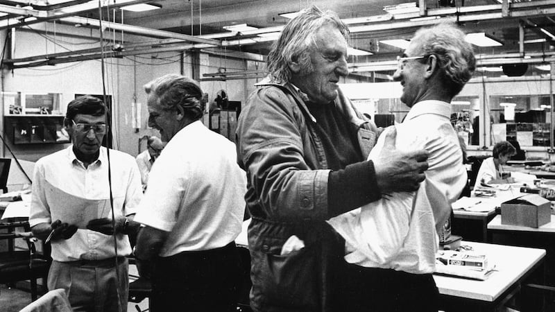 Con Houlihan embraces Irish Press chairman Eamon de Valera, after a settlement averted the closure of the group in 1990