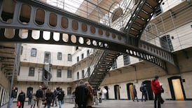 Ban on visitor books at tourist sites could have been avoided, watchdog says