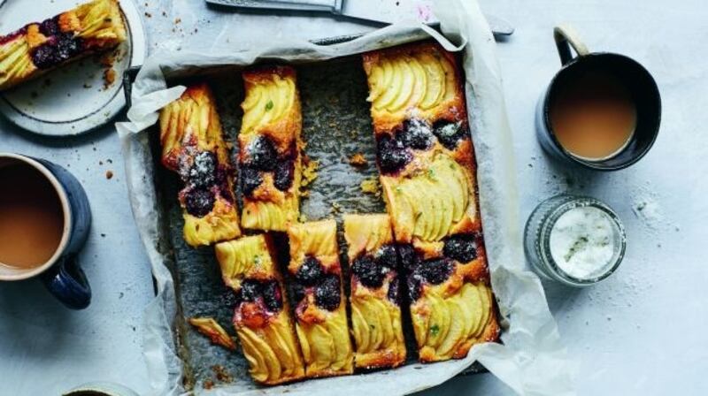 Apple, blackberry and sweet geranium traybake