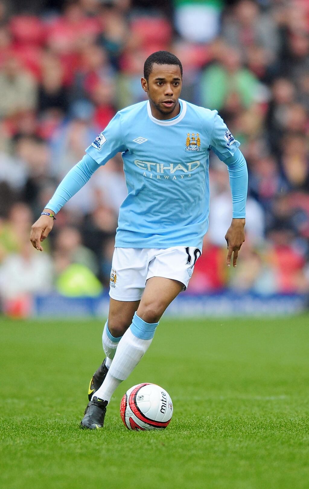 Former Manchester City star Robinho has been ordered to hand over his passport while authorities see if he should serve a nine-year sentence for rape in Brazil