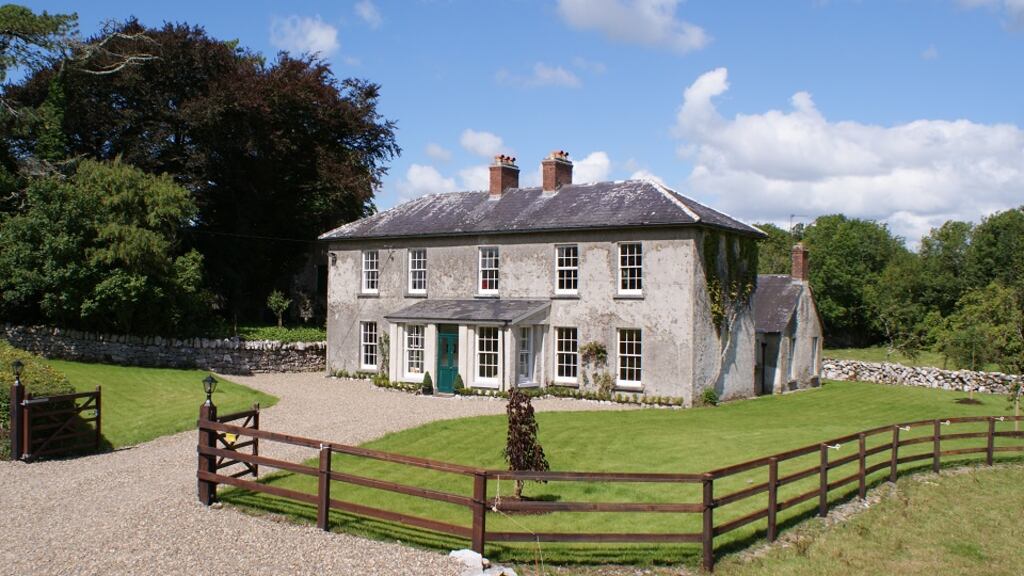 Inchiquin House is situated at the edge of the Burren region, making it an ideal base from which to explore the unique karst landscape of the area, as well as its many historic sites and leisure activities.
