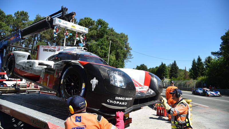 After taking the lead from Toyota and looking set for victory, Andre Lotterer’s Porsche 919 Hybrid N°1 is brought back to the stands after it was abandoned due to an oil pressure problem