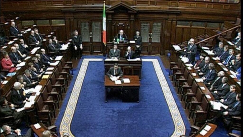 Polaiteoirí i dTeach Laighean. grianghraf: the irish times