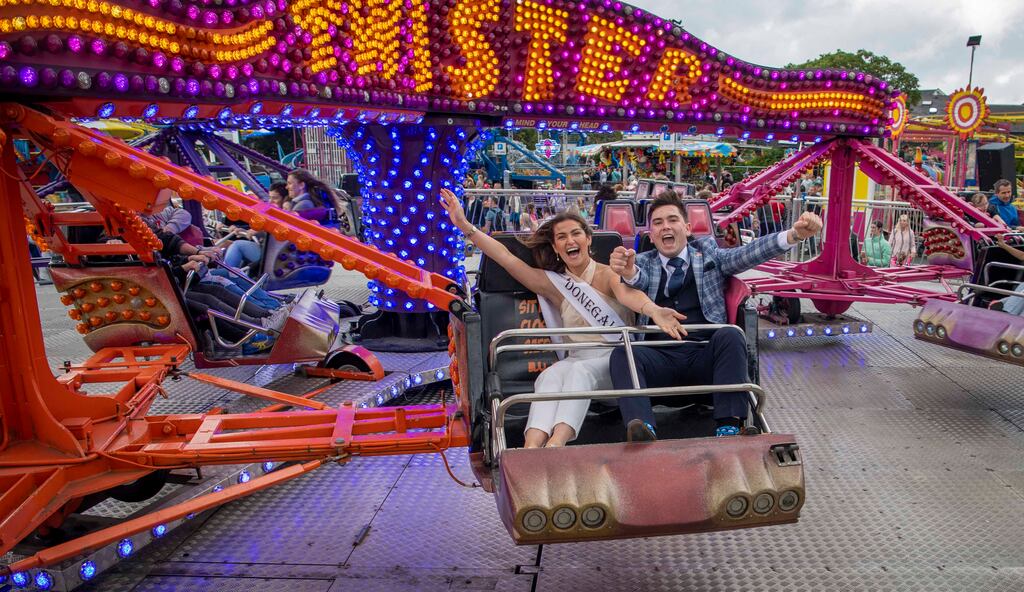 Donegal Rose Katie McAteer and her escort Evan O'Donoghue get their heads in a spin at Birds Amusements, Tralee. Photograph: Domnick Walsh
Domnick Walsh Photographer is an Irish Aviation Authority ( IAA ) approved Drone Pilot.
Tralee Co Kerry Ireland.
Mobile Phone : 00 353 87 26 72 033
Land Line : 00 353 66 71 22 981
E/Mail : info@dwalshphoto.ie
Web Site : www.dwalshphoto.ie
ALL IMAGES ARE COVERED BY COPYRIGHT ©