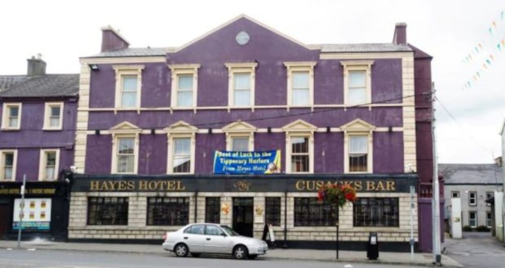 At the Hayes Hotel auction, the auctioner went through his going once, going twice, going three times routine and was just about to drop the gavel when “the gentleman in the pink shirt” decided to have another go today and bid €640,000.