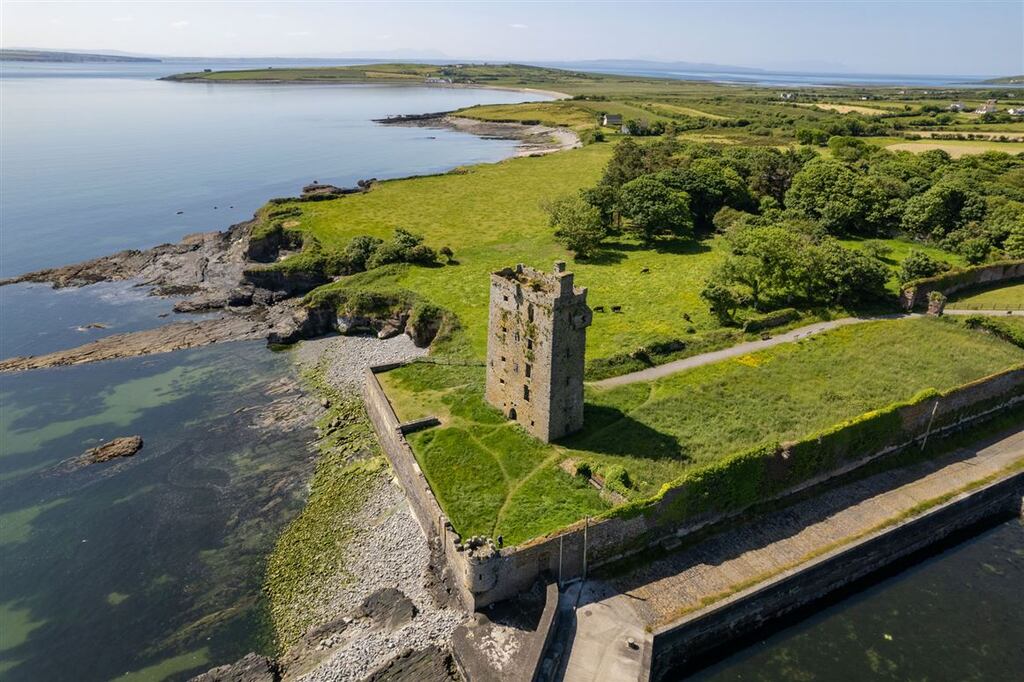 Carrigaholt Cottage, Lands and Castle, Carrigaholt, Co Clare
