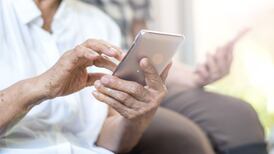 Smartphone and tablet use linked to lower rates of cognitive decline for older users