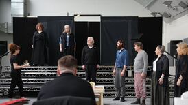 Na Peirsigh as Gaeilge ar stáitse i mBaile Átha Cliath