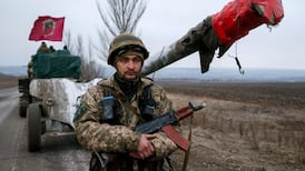Kiev withdraws heavy weapons after lull in fighting