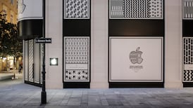 Apple misses forecasts with Christmas iPhone sales