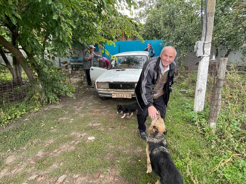 Petro Pivovar arrives back in his home village of Mospanove, after spending four months with wife Klavdiya and daughter Viktoria in the city of Kharkiv, northeastern Ukraine, while Mospanove 70km away was on the frontline of the Ukraine-Russia war. Photograph: Daniel McLaughlin