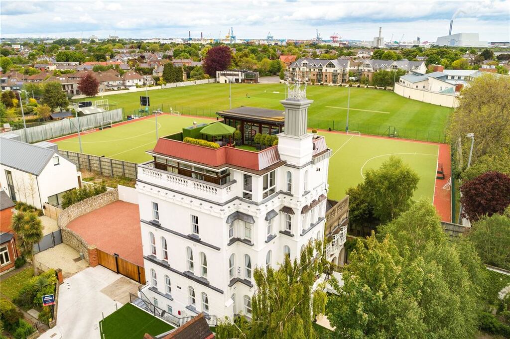 Penthouse Apartment, Holyrood Castle, Holyrood Park, Sandymount, Dublin 4