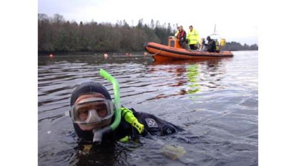 Mick Loftus and members of the Grainne Uaile sub-aqua club,
Ballina, Co Mayo, undertake an exercise at the quays in Ballina.
Photograph: Keith Heneghan/Phocus