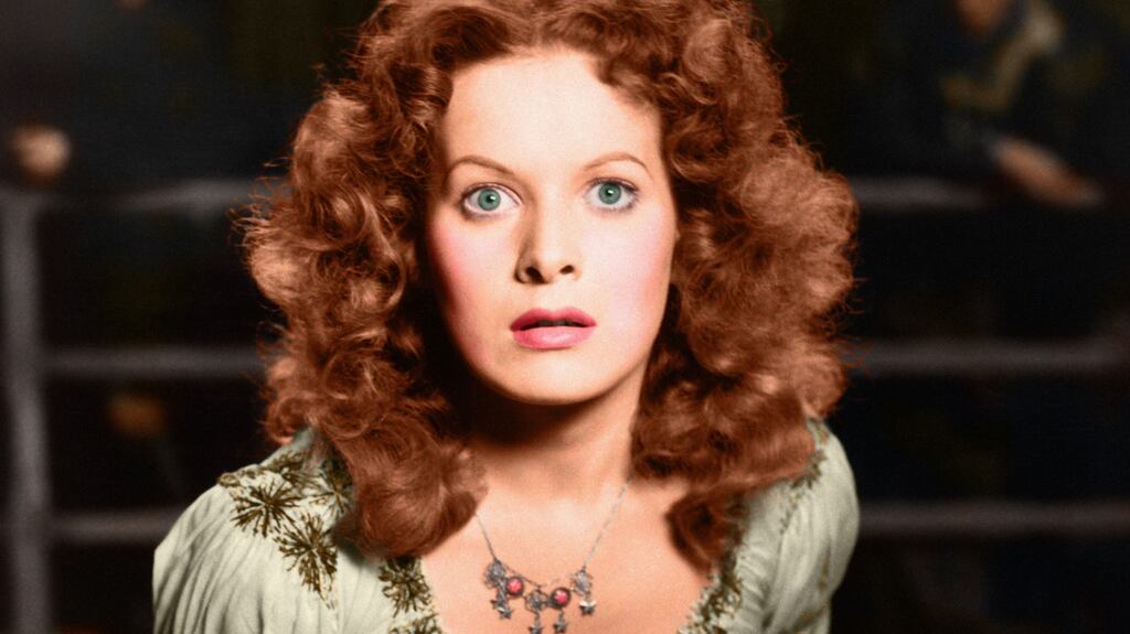 Bhí Maureen O’Hara naoi mbliana déag d’aois nuair a ghlac sí páirt in The Hunchback of Notre Dame (1939).