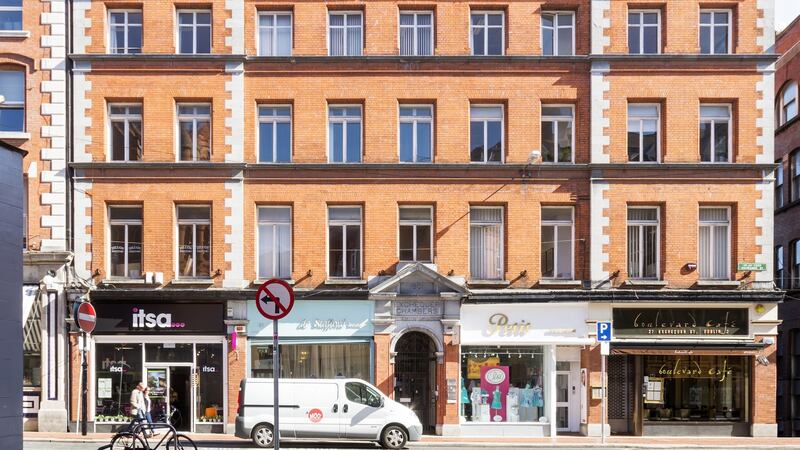 Itsa Bagel and Boulevard Restaurant will continue to trade at street level, while the top floor has been upgraded and fitted out for two apartments.