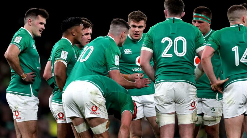 Ireland captain Johnny Sexton speaks to his team. Photo: James Crombie/Inpho
