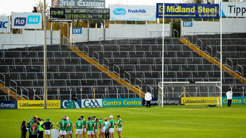 Limerick during a water break against Clare. Clare were 0-9 to 0-7 ahead at the first water break against Limerick. The Treaty County went on to win the game by 10 points. Photograph: Ryan Byrne/Inpho