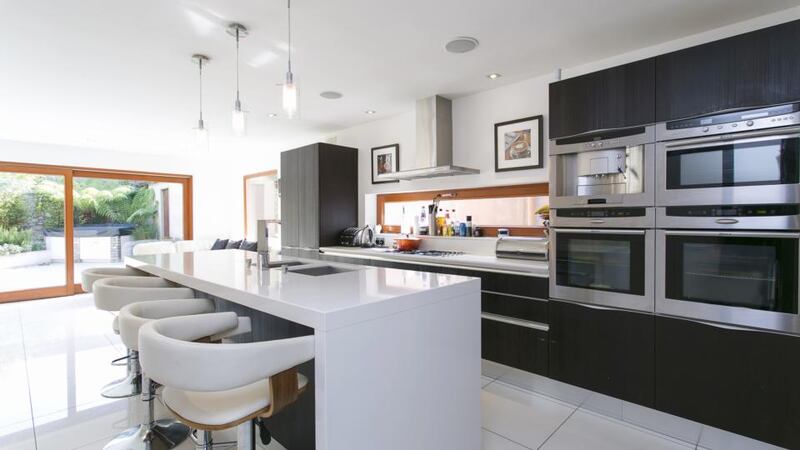 The back wall of this room is a colossal glass sliding door. With a width of 24ft and an aperture of 12ft