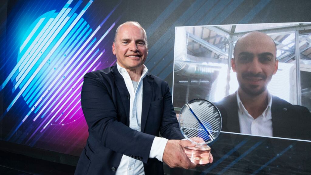 David Dalton, head of Financial Services, Deloitte Ireland presenting Parsa Ghaffari, CEO, AYLIEN with the overall winners award at Deloitte’s virtual Financial Services Innovation awards in June 2021.