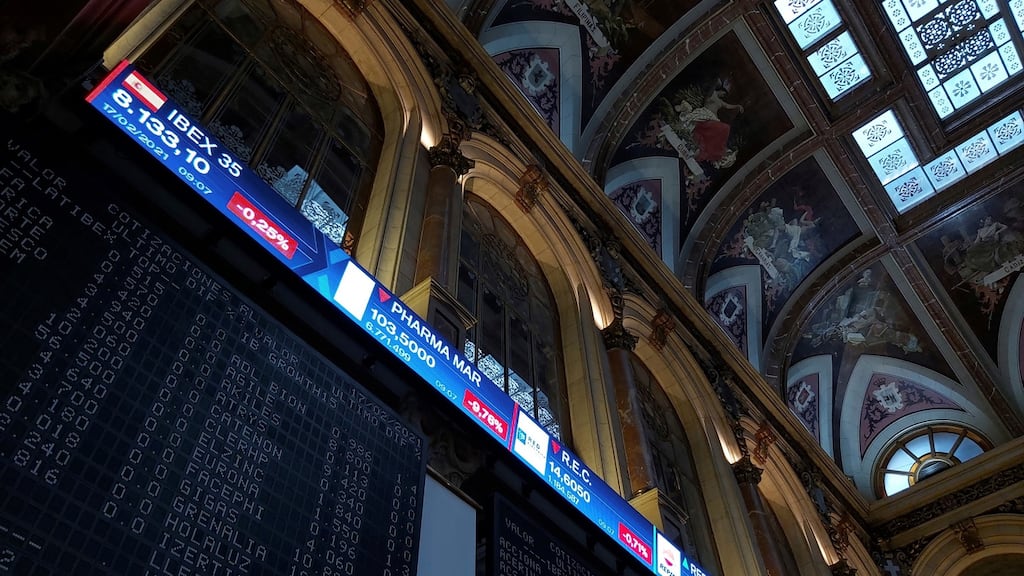 Madrid stock exchange. The Stoxx 600 equity index lost 0.3 per cent in early trades, as did Germany’s Xetra Dax, while the UK’s FTSE 100 fell 0.2 per cent.