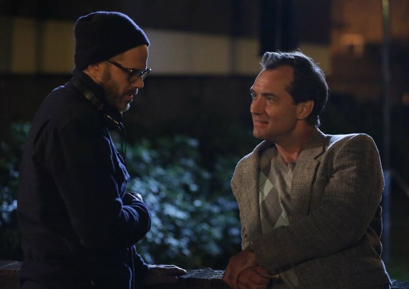 The Nest: Jude Law with Sean Durkin, its director, during filming