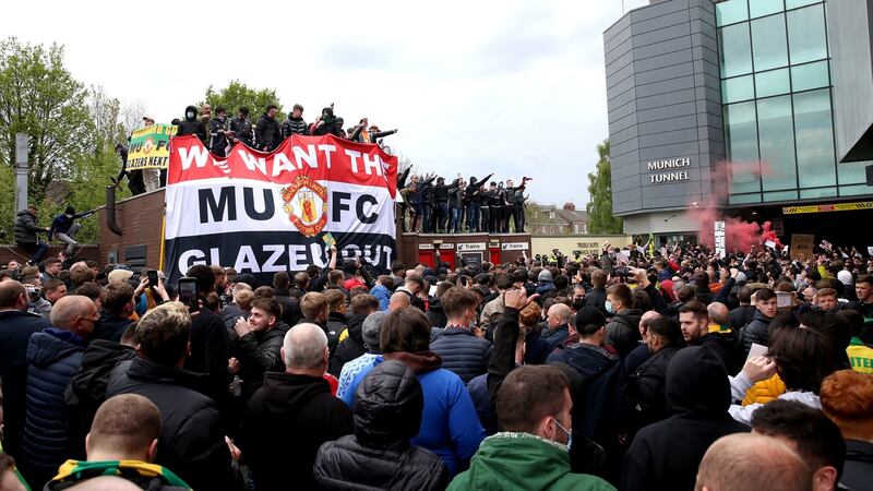 Huge numbers gathered outside the ground. : Barrington Coombs/PA Wire