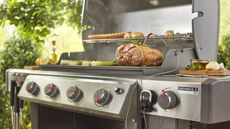 Cook the perfect barbecue by phone with the iGrill 3 Bluetooth thermometer.
