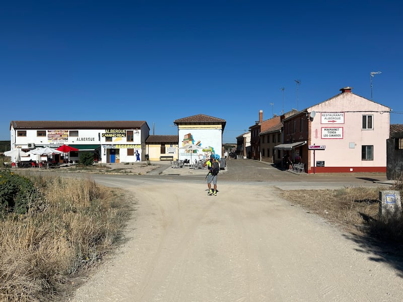 Arriving in Calzadilla de la Cuez after 17km without water
