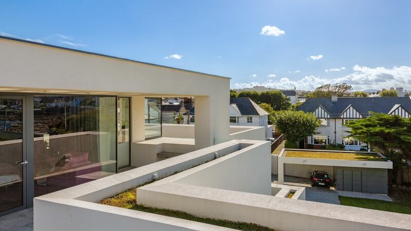 RP 12 Sandycove Avenue North