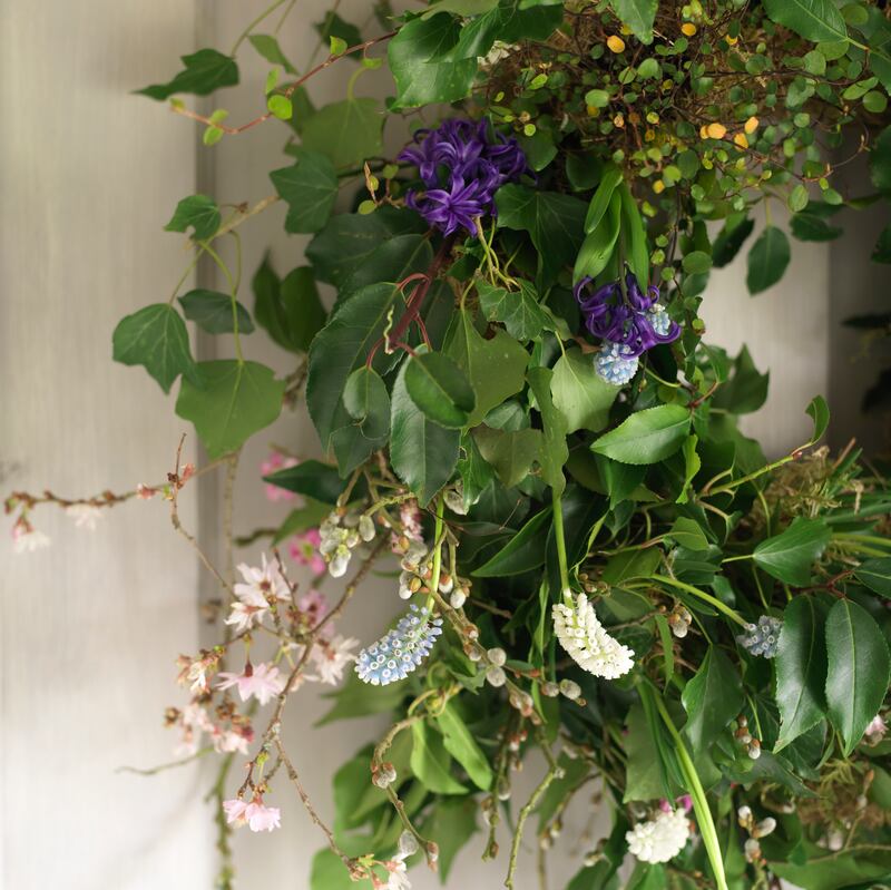 Lightly wrap each of the bulbs and their root systems in a thin layer of damp garden moss, then tuck these in among the foliage that you’ve just positioned in place. Photograph: Richard Johnston