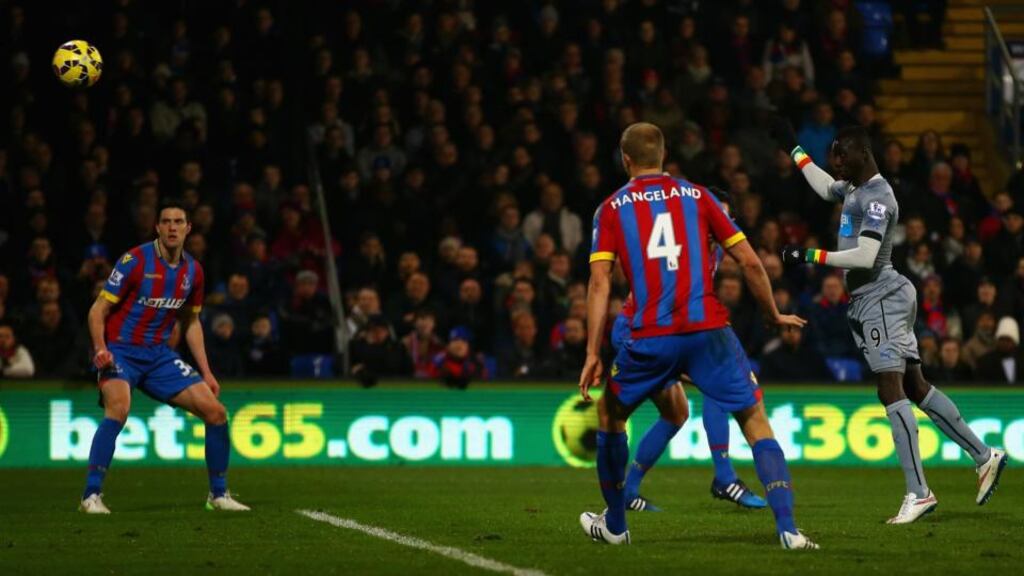 Papiss Demba Cisse scores Newcastle’s goal against Crystal Palace at Selhurst Park