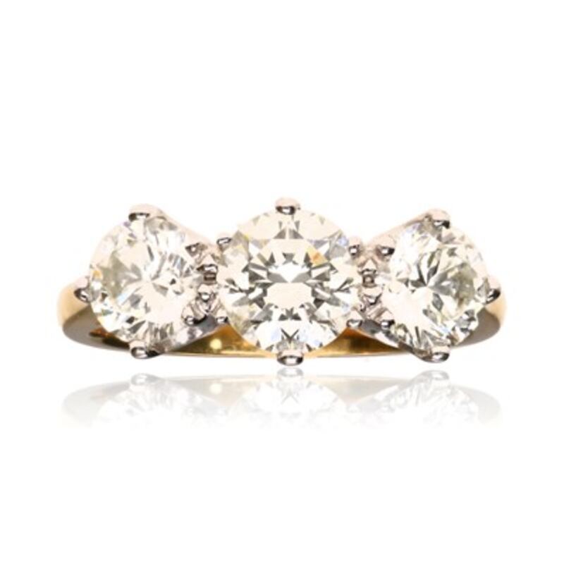 Three-stone 2.5 carat diamond ring in 18ct yellow gold