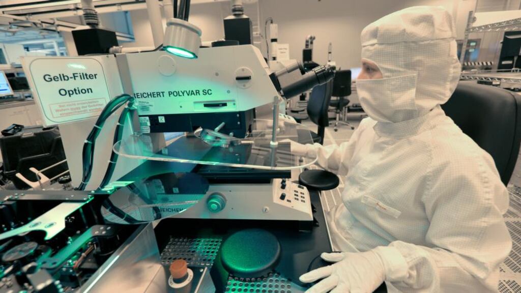 An Infineon Technologies semiconductor wafer factory in Regensburg, Germany Photographer: Guenter Schiffmann/Bloomberg