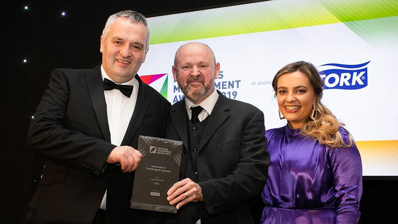 Roy Rothwell, Customer Services Manager EMEA, Fluke Corporation presents the Innovation in Technology & Systems award to Conor Hughes & Nicola O’Connor, CBRE.