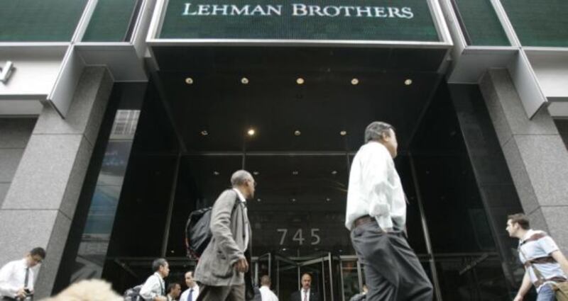 Morning commuters walk past the Lehman Brothers headquarters in 2008.