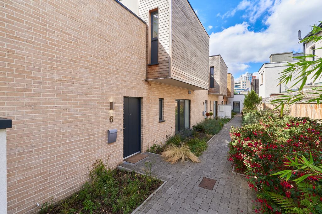 6 The Ropery , South Lotts Road, Dublin 4.