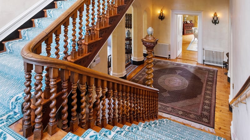 Main staircase and gallery.
