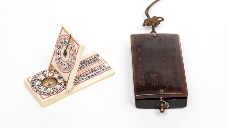Lot 364, a 19th-century Chinese ‘Feng Shui’ ivory compass in an etched rhino horn case (€200-€300)