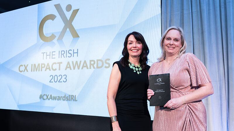 Jenny McCoy, awards judge, presents the CX impact in utilities & services award to Louise Carrick, Calor.
