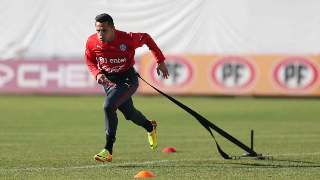 Chile’s Alexis Sanchez trains in Santiago last month. Photograph: Carlos Parra/National Soccer/ Reuters