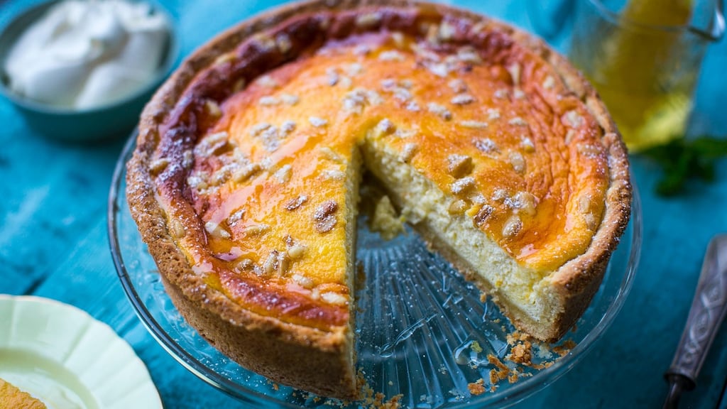 Garnish with a dusting of icing sugar, honey and thyme sprigs