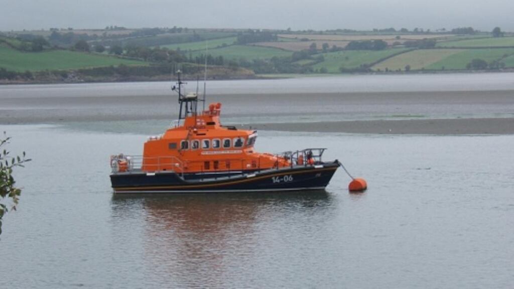 Five people were rescued from a sinking speed boat off the west Cork cost by RNLI volunteers just before 7pm on Monday evening.