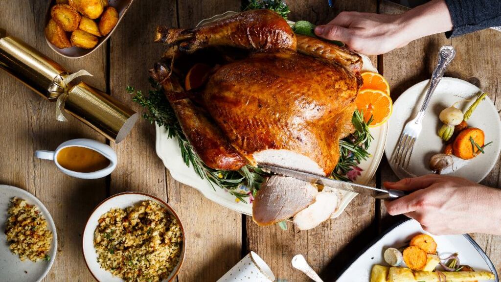 The DropChef.com Christmas dinner in a box comes with all the ingredients you will need and easy to follow recipe cards. Delivery nationwide is also free of charge