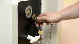 Security guard awarded âŹ15,000 after being jailed by mistake