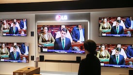 Budget pair tread softly around Apple