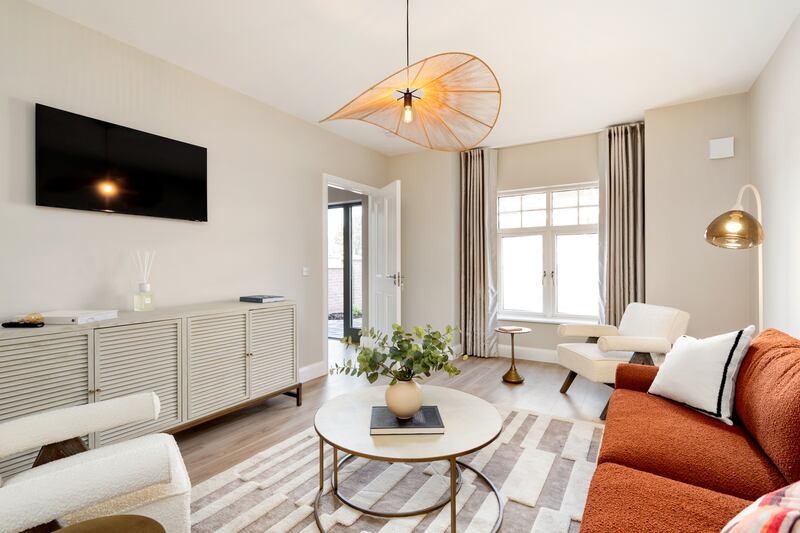 A livingroom lies to the front of each house