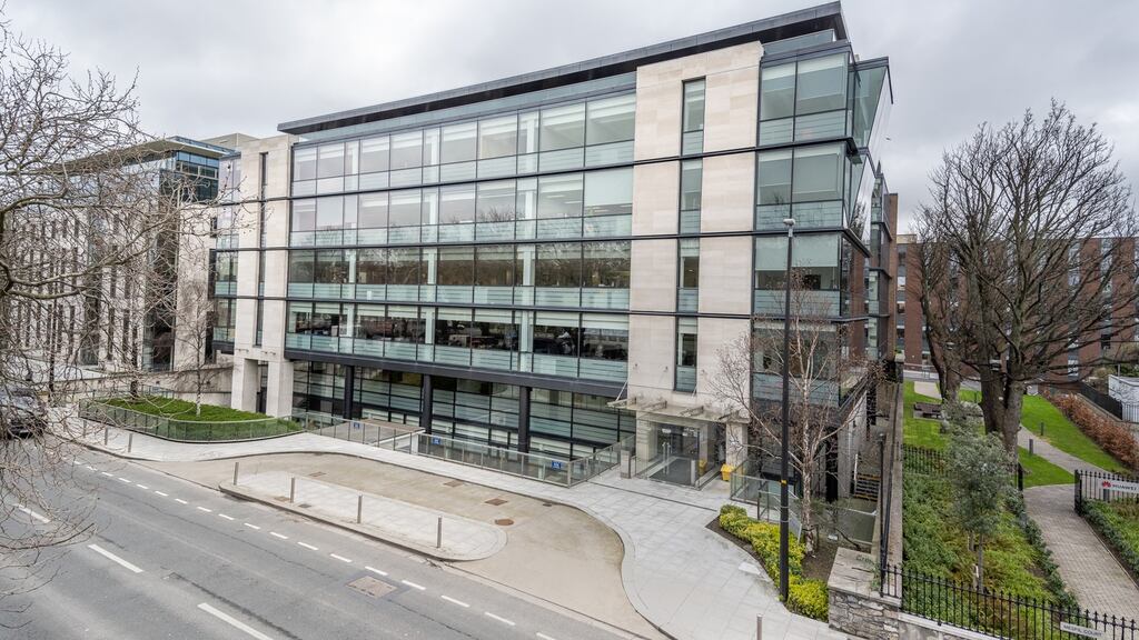 40 Mespil Road is well located along the Grand Canal in Dublin 4