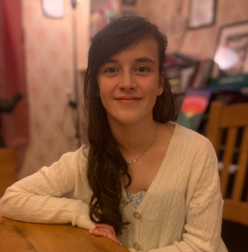 Éabha Mae Riggott, ar scoil sa Spidéal