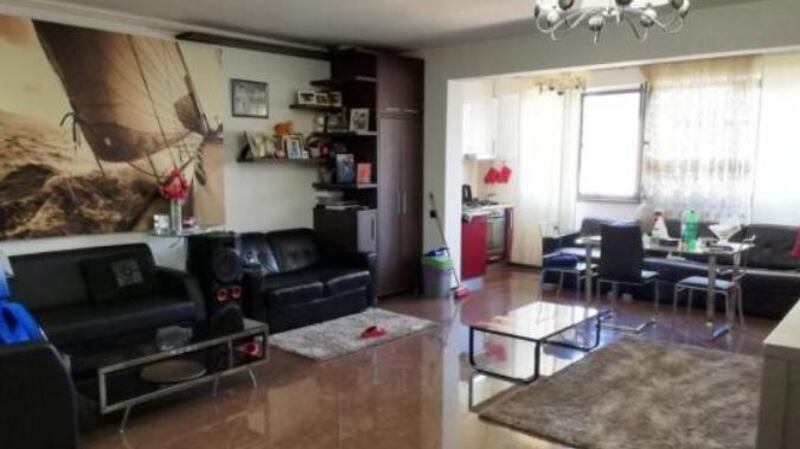 North of Murcia, this two-storey house has a swimming pool and is within walking distance of Barinas village.